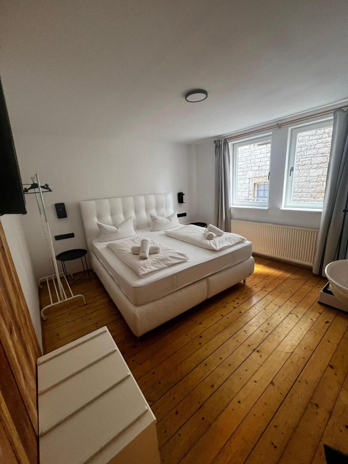 Gasthof Zum Goldenen Schiff - Lehm, Stil & Altstadtflair Marktbreit Kültér fotó