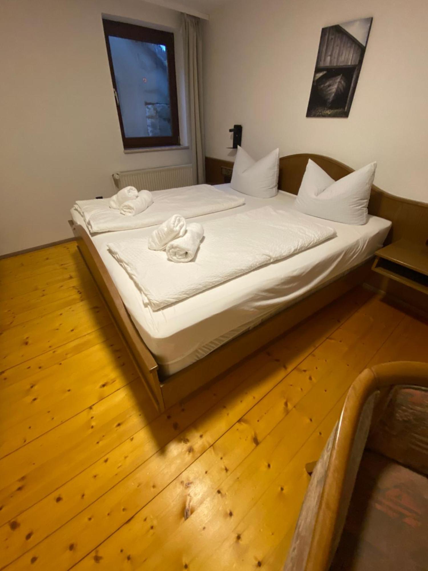 Gasthof Zum Goldenen Schiff - Lehm, Stil & Altstadtflair Marktbreit Kültér fotó